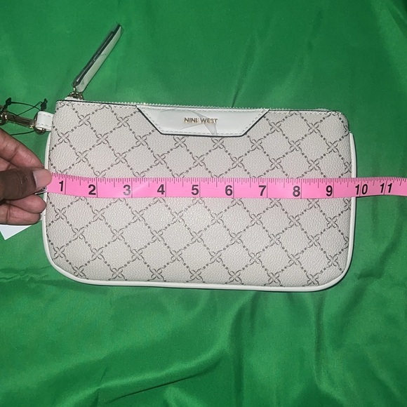Nine West Wristlet Bag NWT - Picture 8 of 10